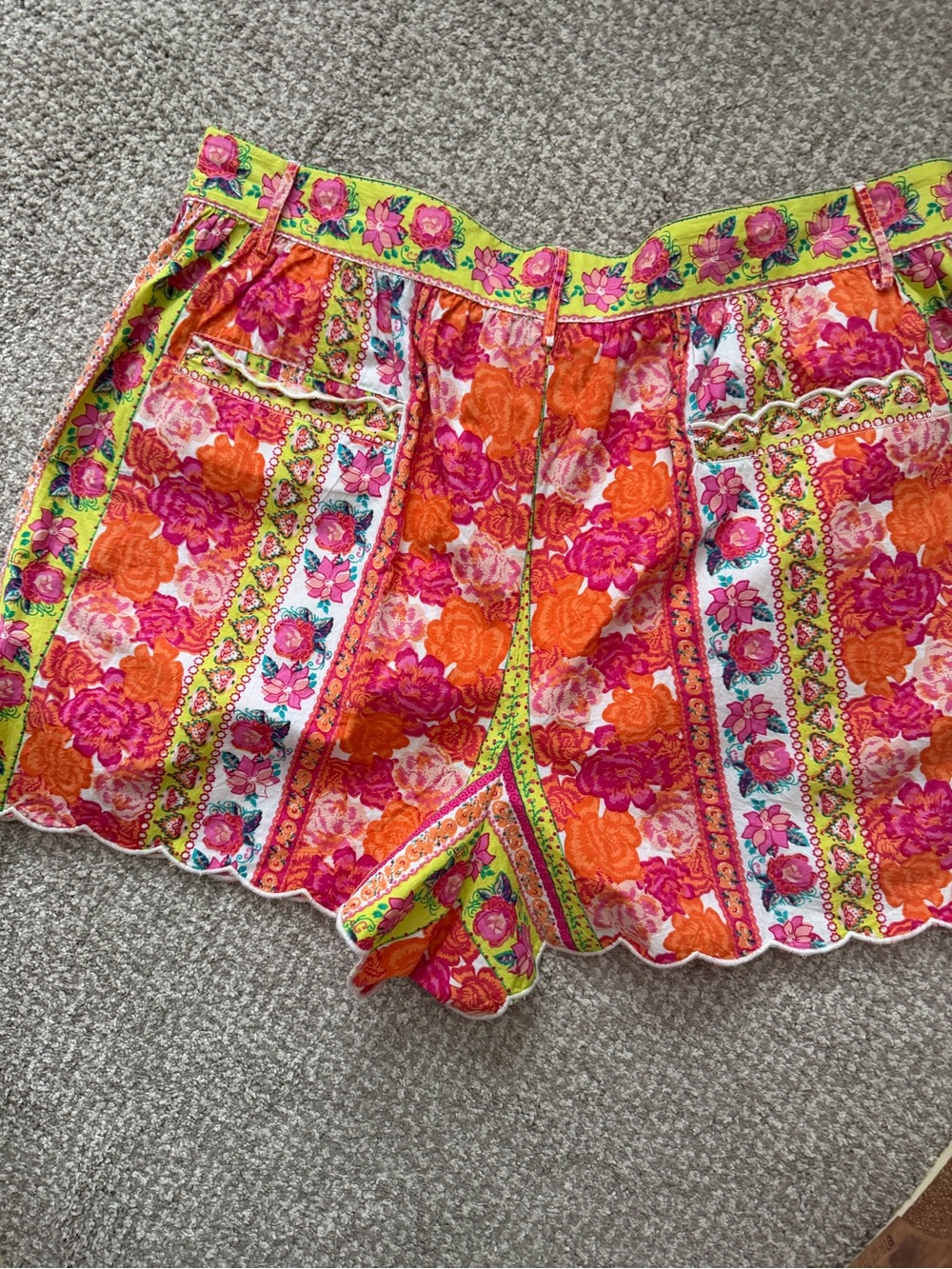 Elizabeth James - size L - Floral Scallop Hem Shorts - - Picture 4 of 7